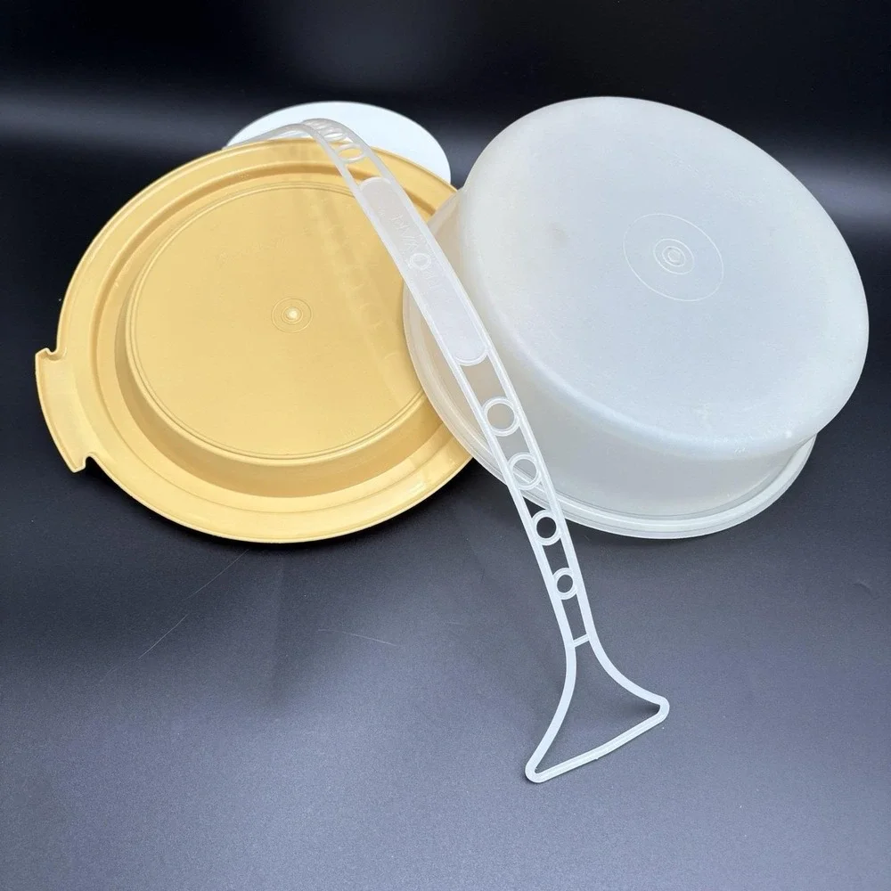 Tupperware Cake Pie Keeper Carrier 719-1 Harvest Gold w/Handle Vtg‎